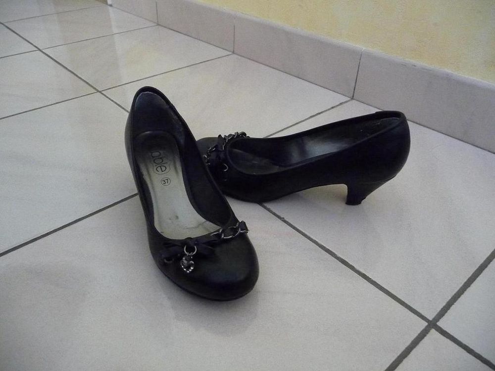 Escarpins noirs taille 37 15 Celles-sur-Belle (79)