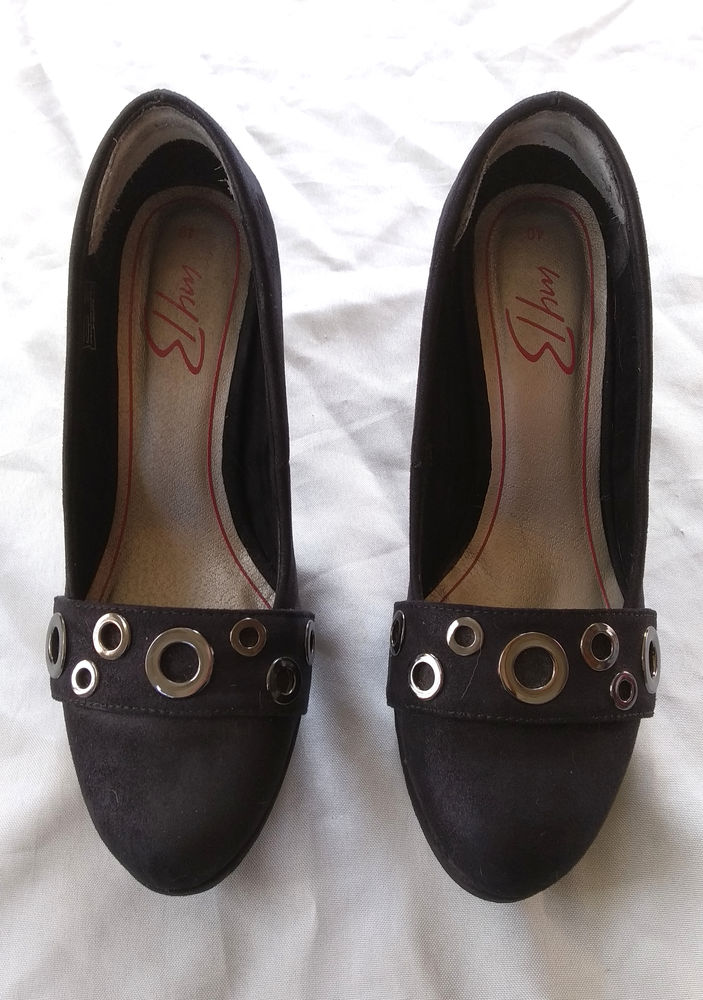 ESCARPINS NOIRS EN VELOURS AVEC ANNEAUX EN M�TAL D�CORATIFS 8 Saint-Mars-d'Outill� (72)