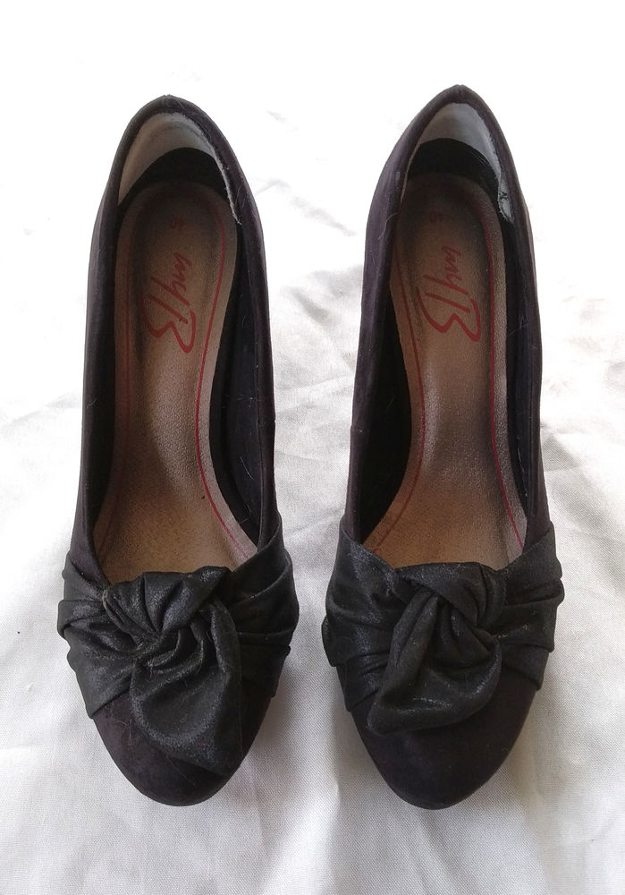ESCARPINS NOIRS EN VELOURS AVEC NOEUDS BRILLANTS D�CORATIFS 8 Saint-Mars-d'Outill� (72)