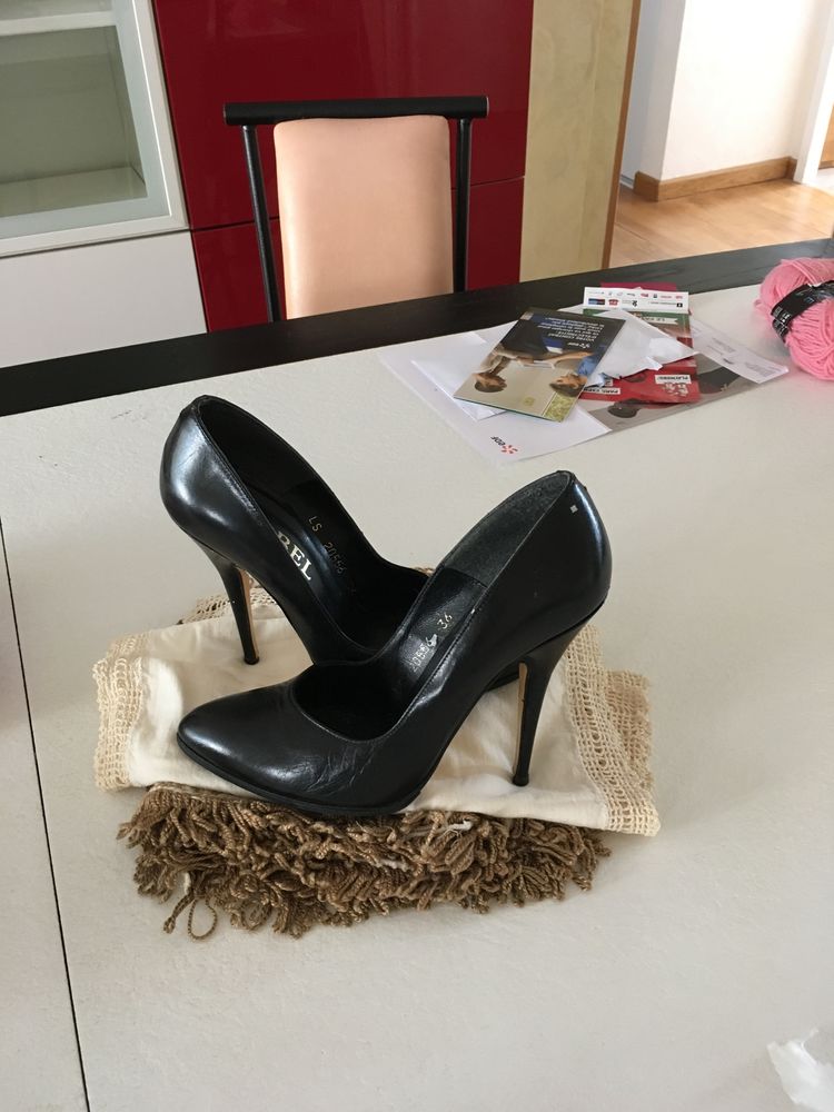 Escarpins Noirs. 10 Saint-R�my (71)