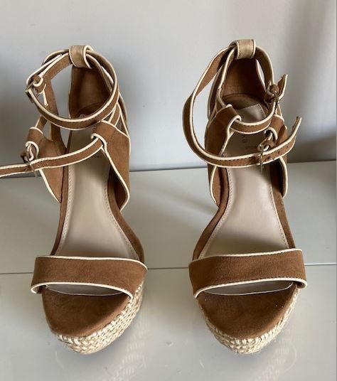 ESCARPINS OUVERT DAIM 15 Cannes (06)