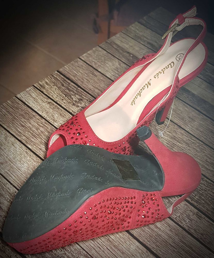 Escarpins rouges avec strass 30 Saint-L�onard-de-Noblat (87)