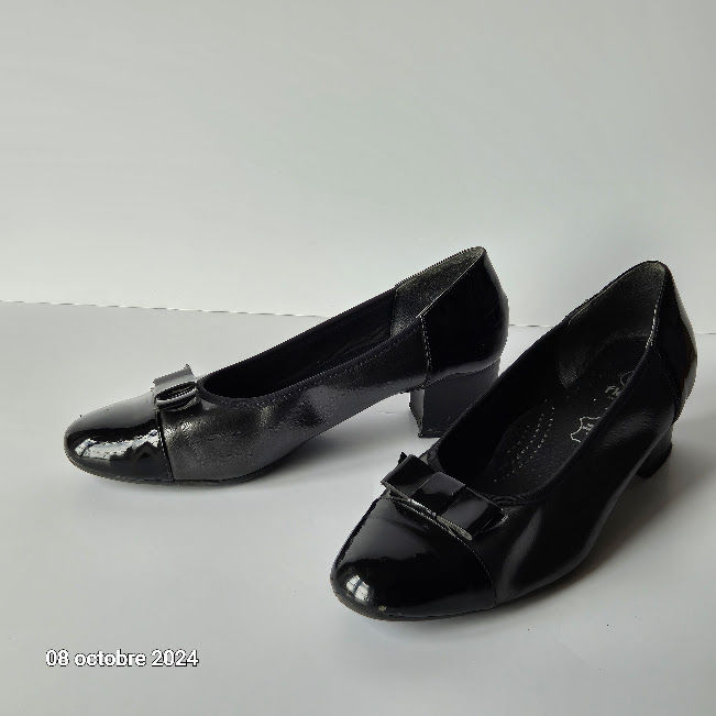 Escarpins semelle int�rieure cuir avec noeud fantaisie noir, 30 Saumur (49)