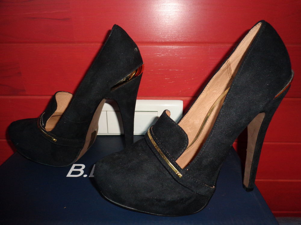 Escarpins de soir�e en croute de cuir la strada. 20 Theix (56)