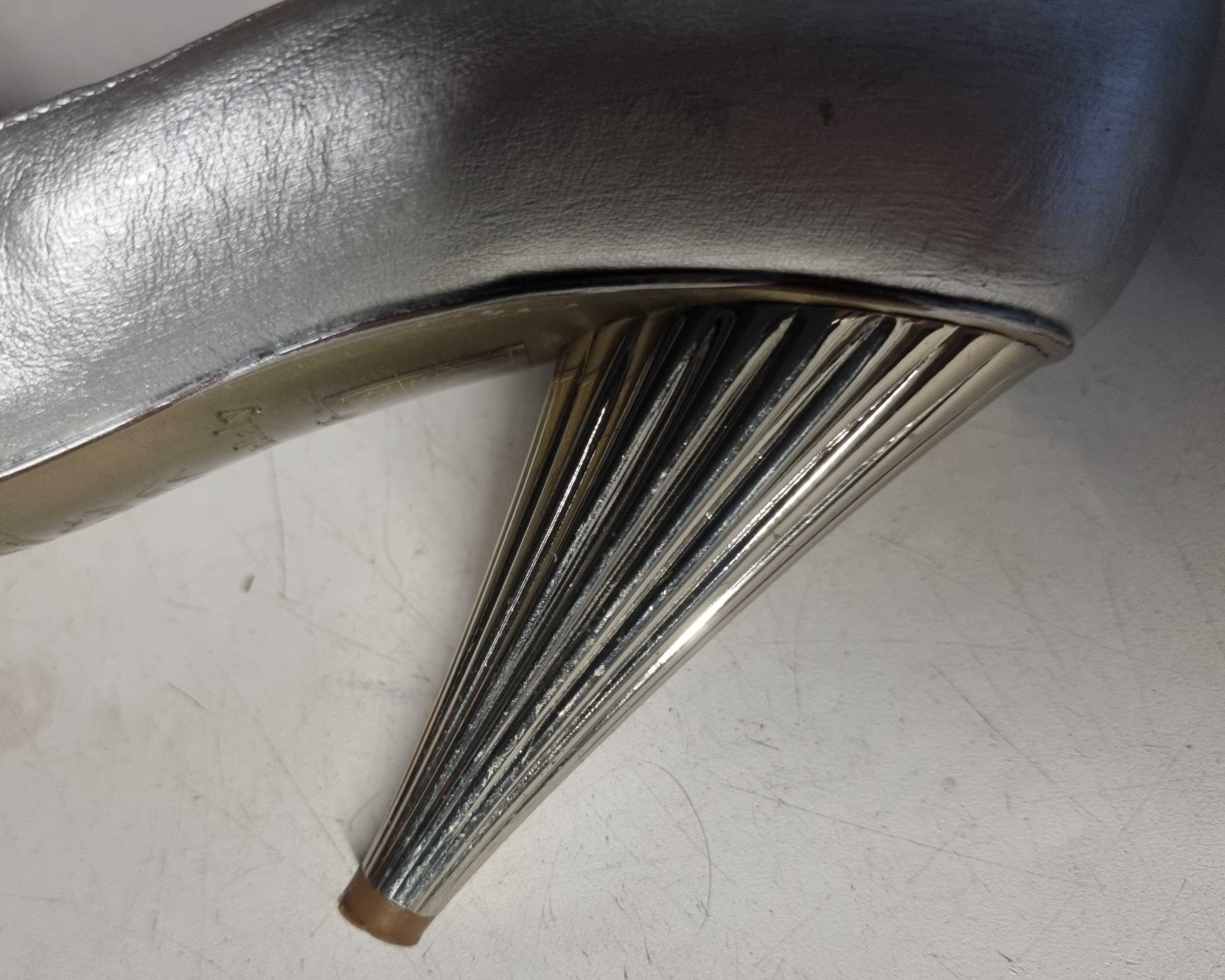 Escarpins �  talon en cuir argent� dolce & gabbana taille 35 180 Auxerre (89)