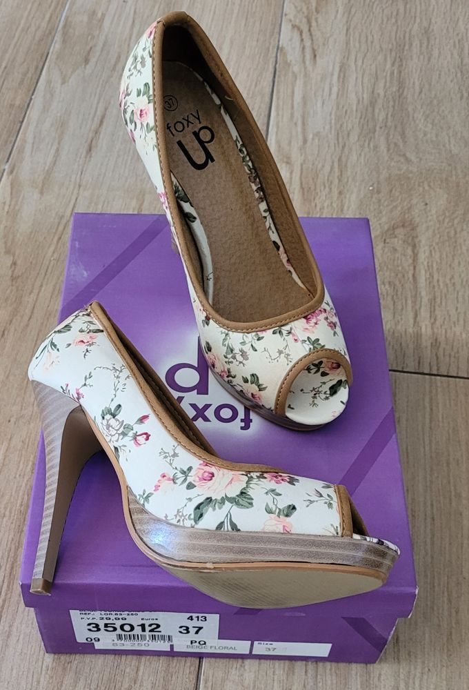 Escarpins talon haut motif floral Foxy Up T38 TBE 15 Bordeaux (33)