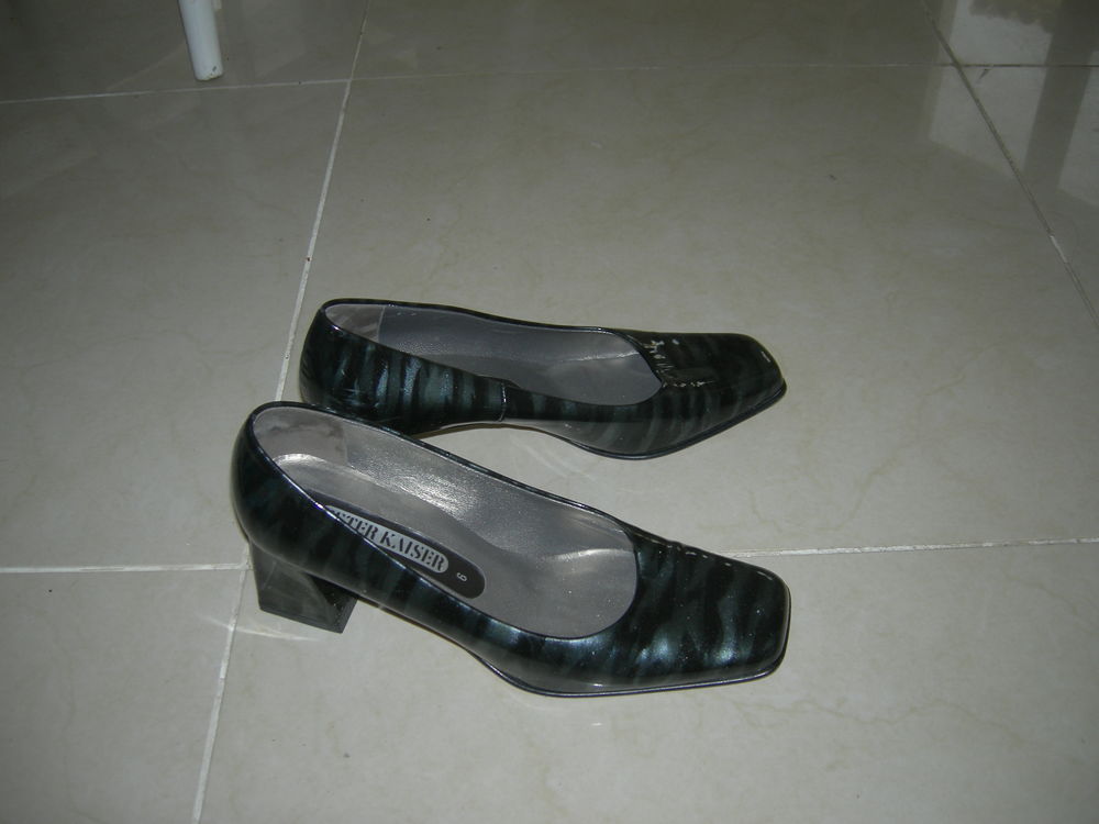 ESCARPINS TRES BON ETAT NOIR/GRIS PETER KAISER 39 25 Agde (34)