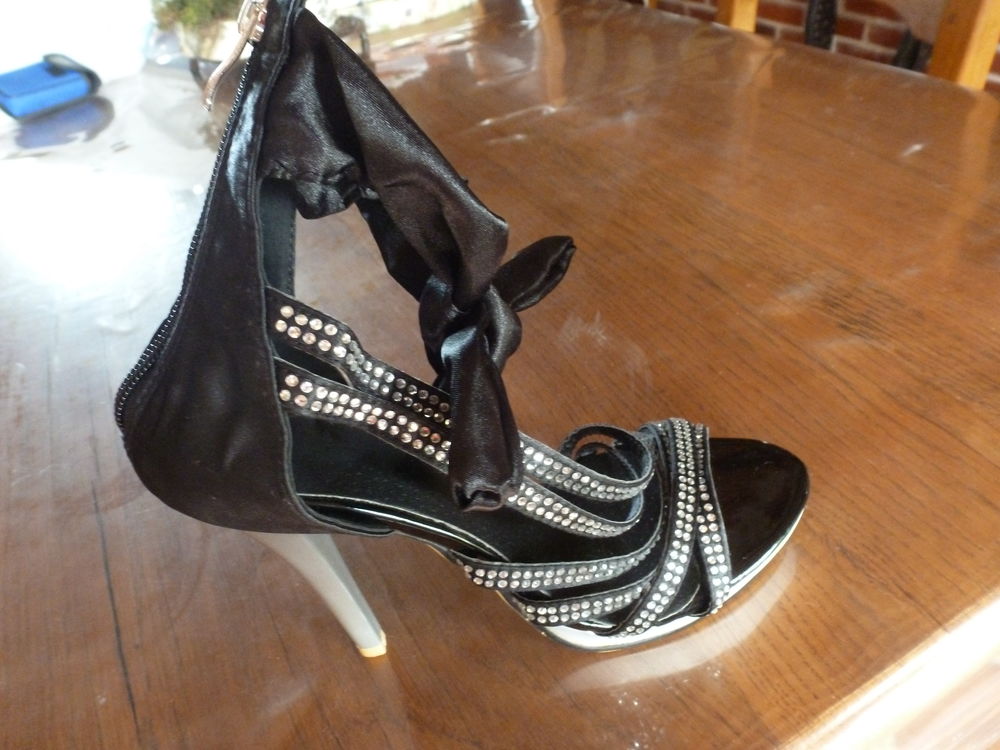 escarpins 25 Saint-Victor-de-Chr�tienville (27)