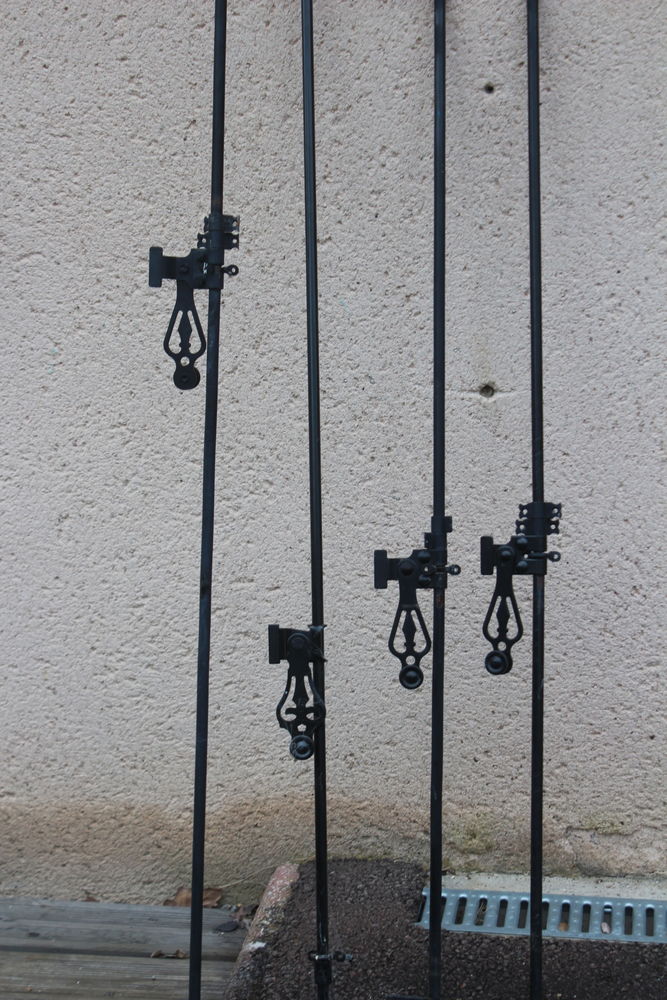 2 espagnolettes de 2m10 � 20� 
5espagnolettes de 1m20 � 15� 90 Saint-Yan (71)