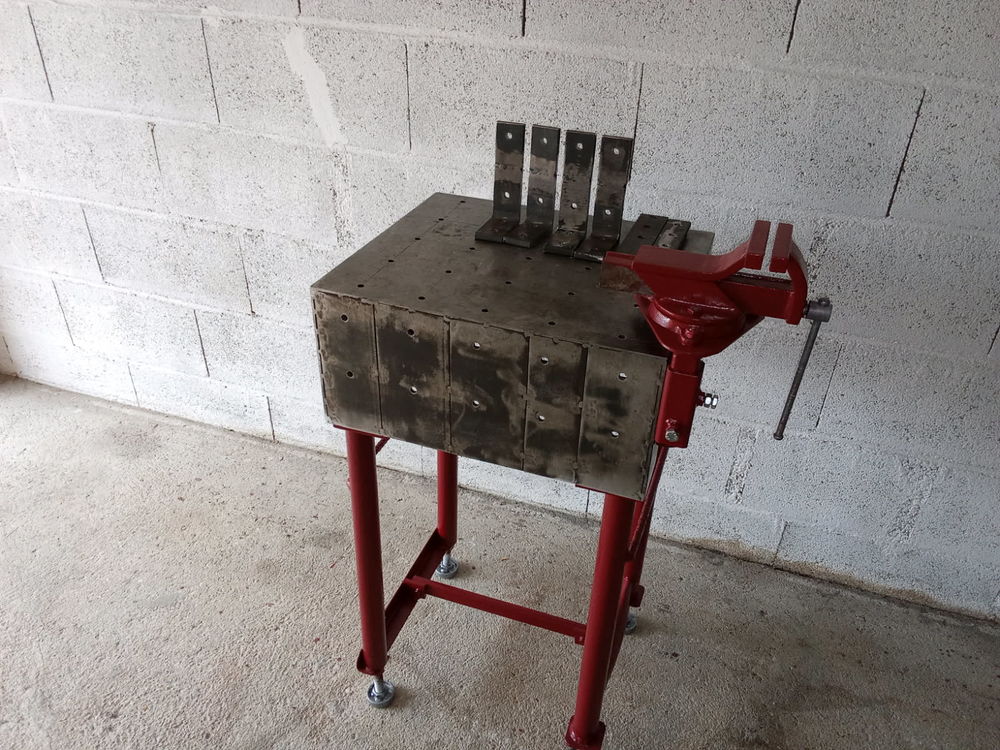 �tabli avec �tau et accessoires de positionnement 200 Brienne-le-Ch�teau (10)