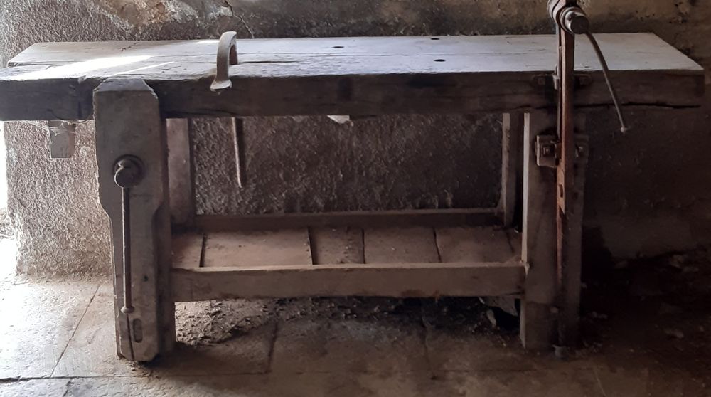 Etabli de menuisier ancien avec �tau 300 Poilly-sur-Serein (89)