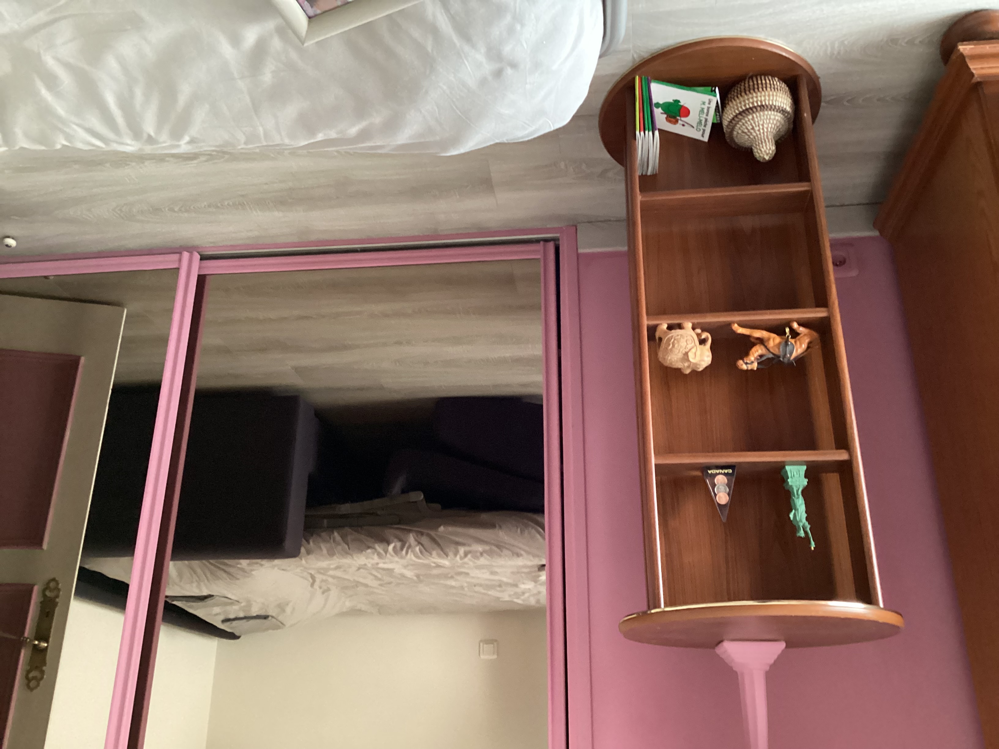 �tag�re d'angle en bois avec rangements 30 Le Bignon (44)