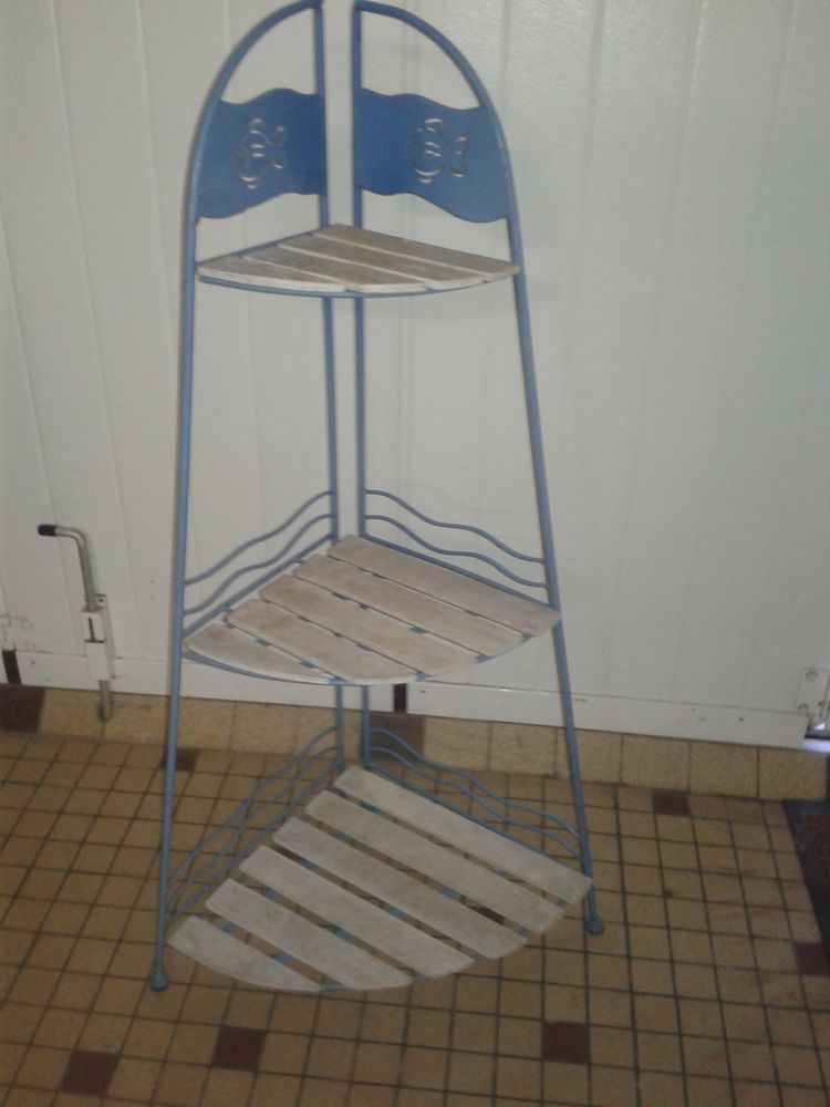 Etag�re d'angle en m�tal et bois 10 Cordemais (44)