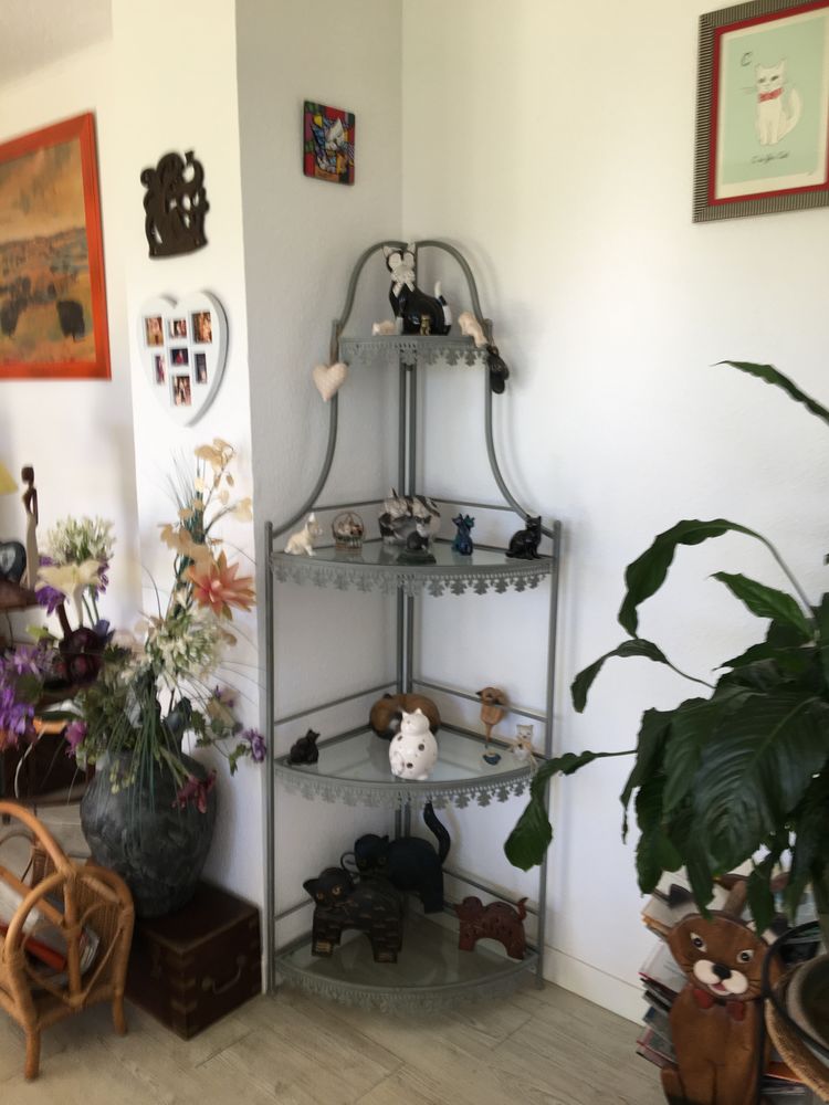 �tag�re d'angle pour bibelots 25 La Seyne-sur-Mer (83)