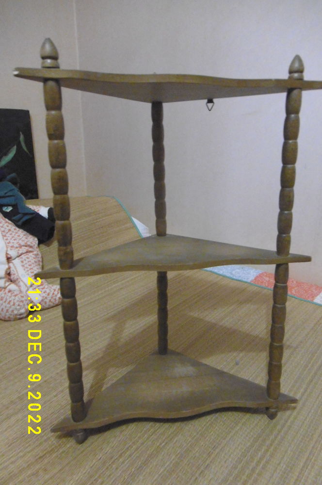 Etag�re d'angle 8 Lyon 5 (69)