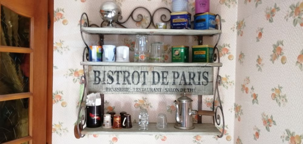 �tag�re  Bistrot  de la maison de Caroline 180 Saint-�tienne-sur-Chalaronne (01)