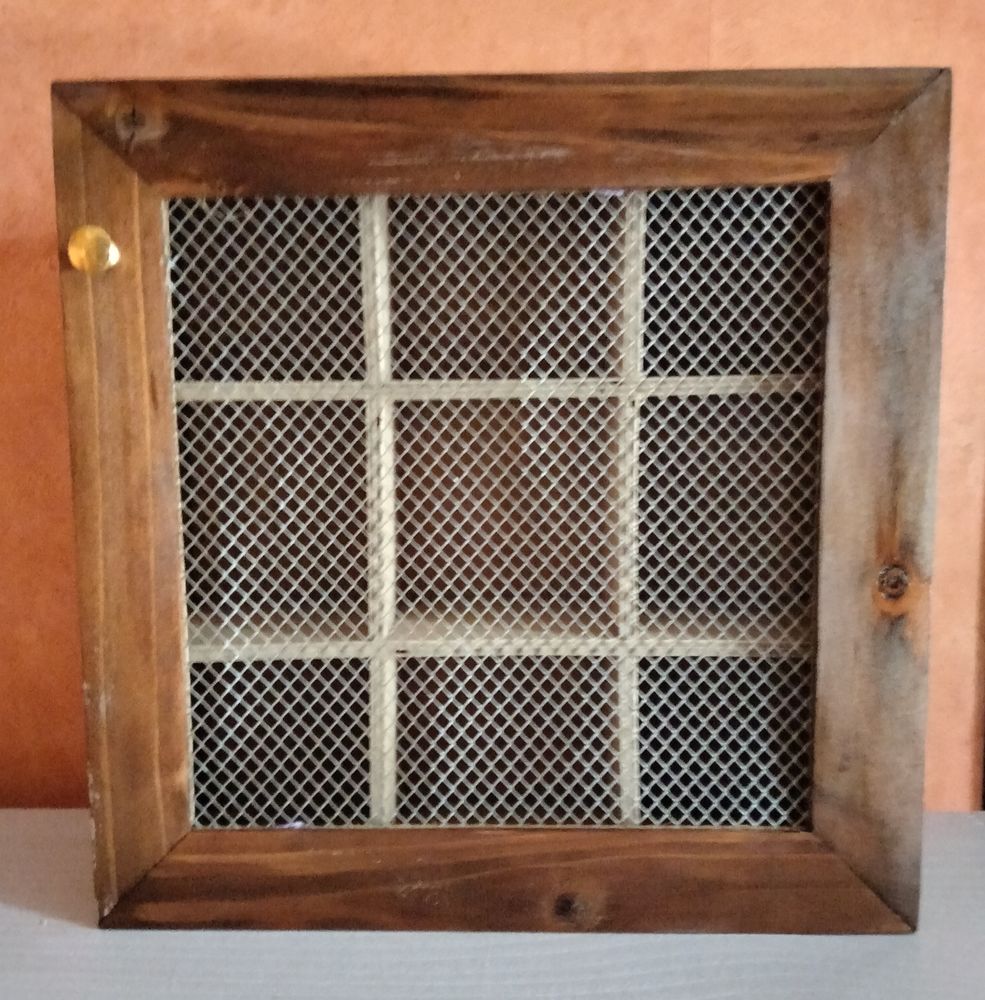 �tag�re en bois. 25 Vierzon (18)