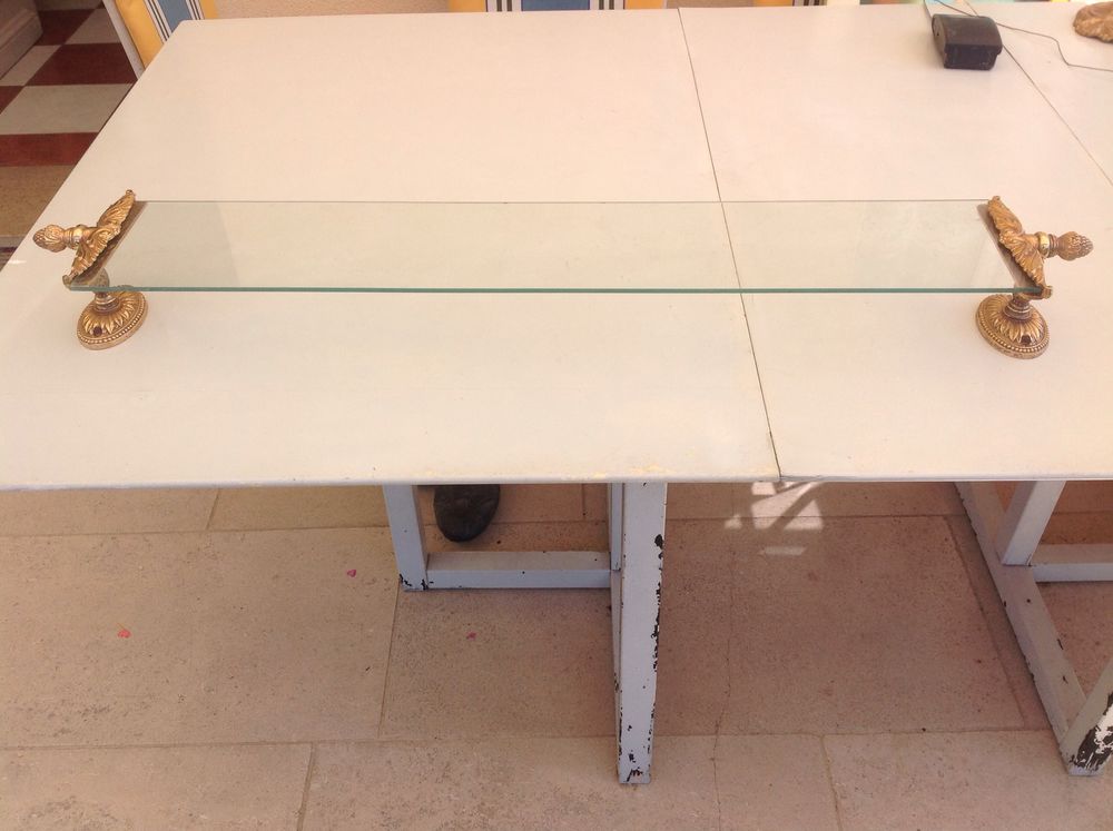 �tag�re bronze et verre �pais. 10 Senlis (60)