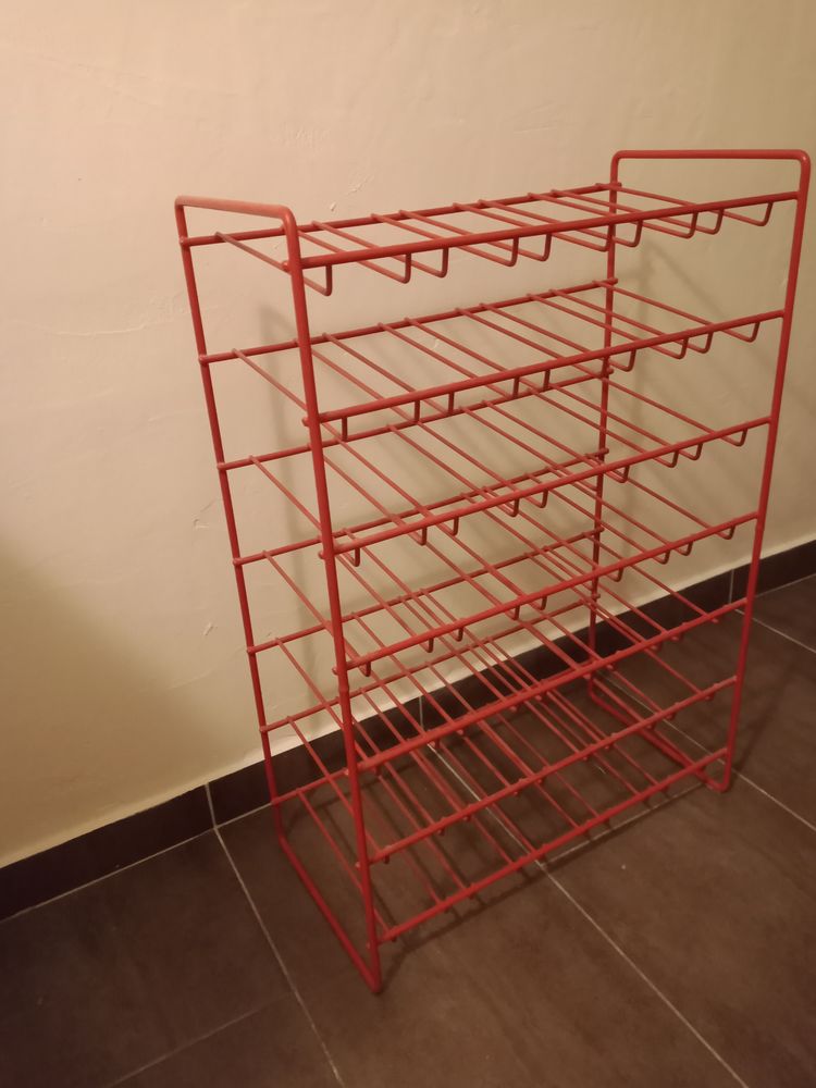 �tag�re, casier � bouteilles
5 Nice (06)