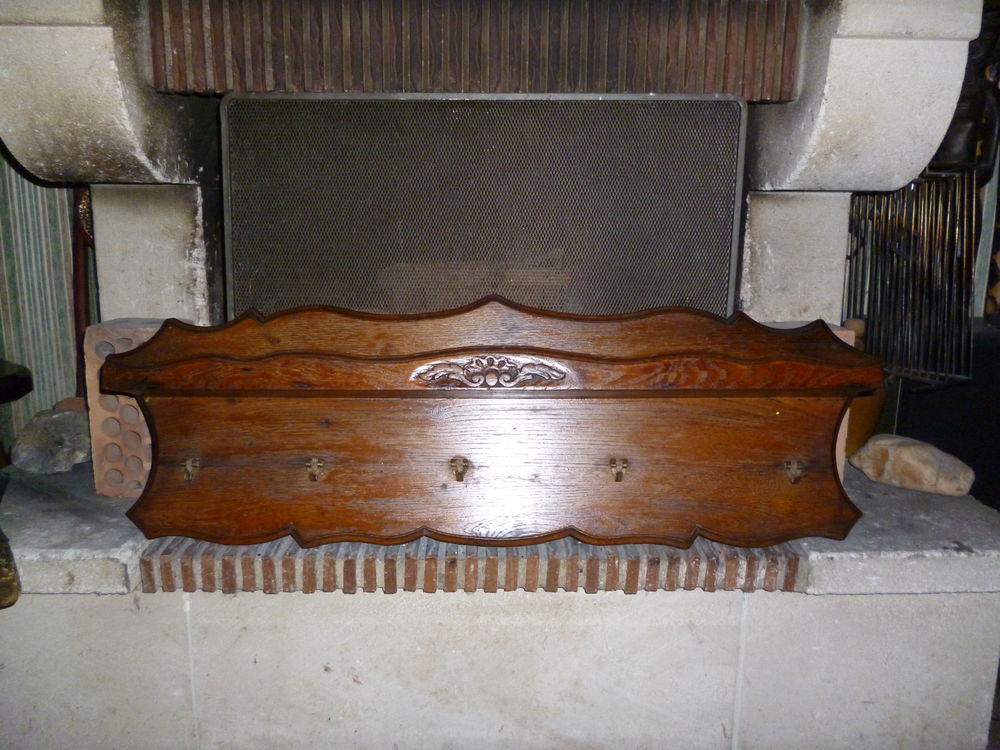 ETAGERE EN CHENE AVEC 5 CROCHETS 15 Saint-Quentin (02)