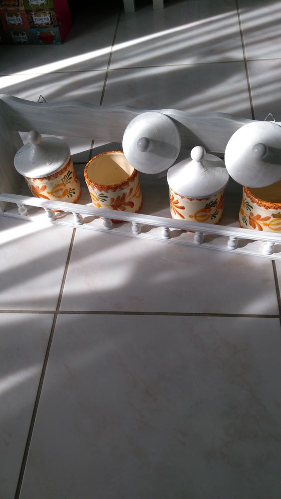 �tag�re � �pices  avec pots � �pices. 8 Louvern� (53)