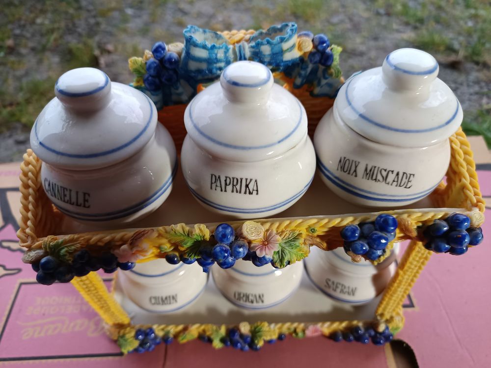 ETAGERE A EPICES EN POCELAINE 15 Le Mans (72)