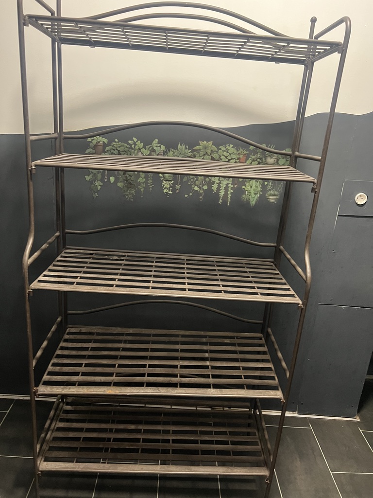 �tag�re en m�tal 4 niveaux 80 Agde (34)