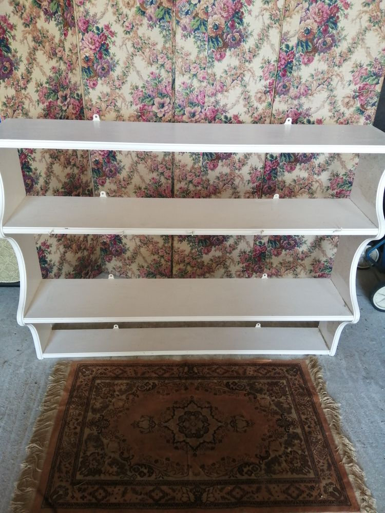 Etag�re murale  en bois blanc faites sur mesures. 40 Meschers-sur-Gironde (17)