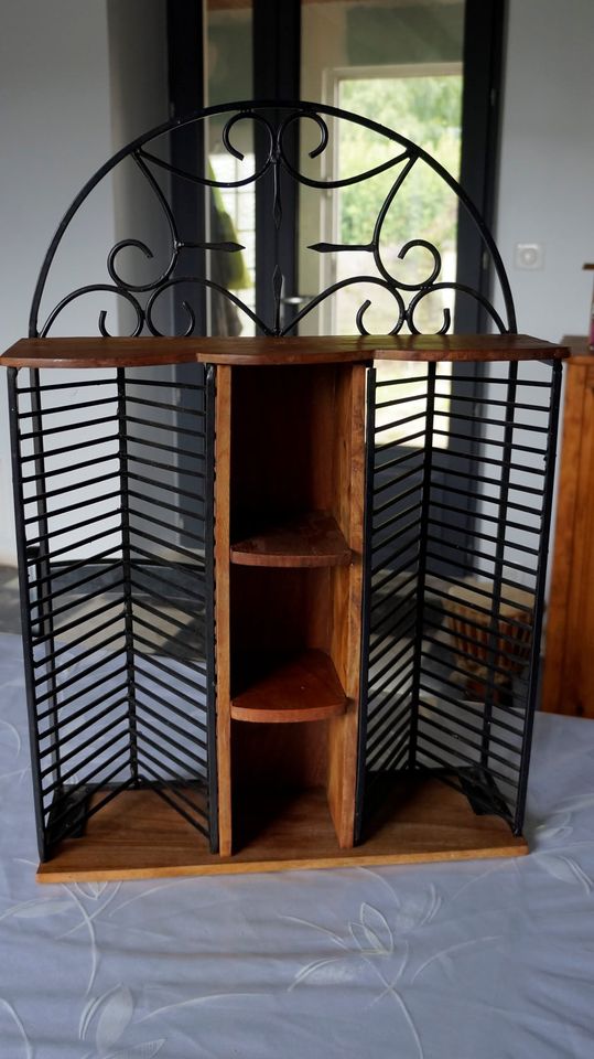 Etag�re murale pour CD 25 Saint-Sornin-la-Marche (87)