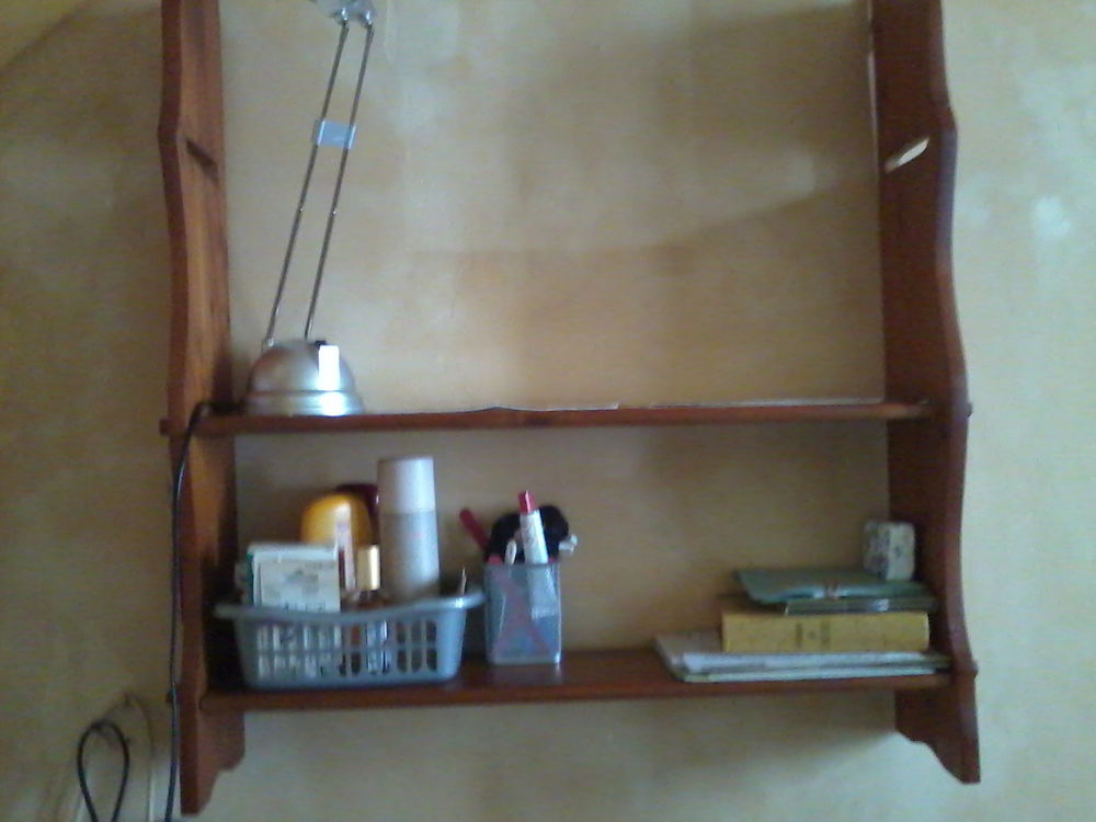ETAGERE MURALE EN PIN VERNIS 3 Le Pr�-Saint-Gervais (93)