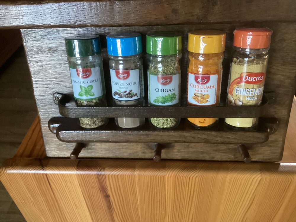 �tag�re porte �pices ancien. 30 Villeneuve (12)