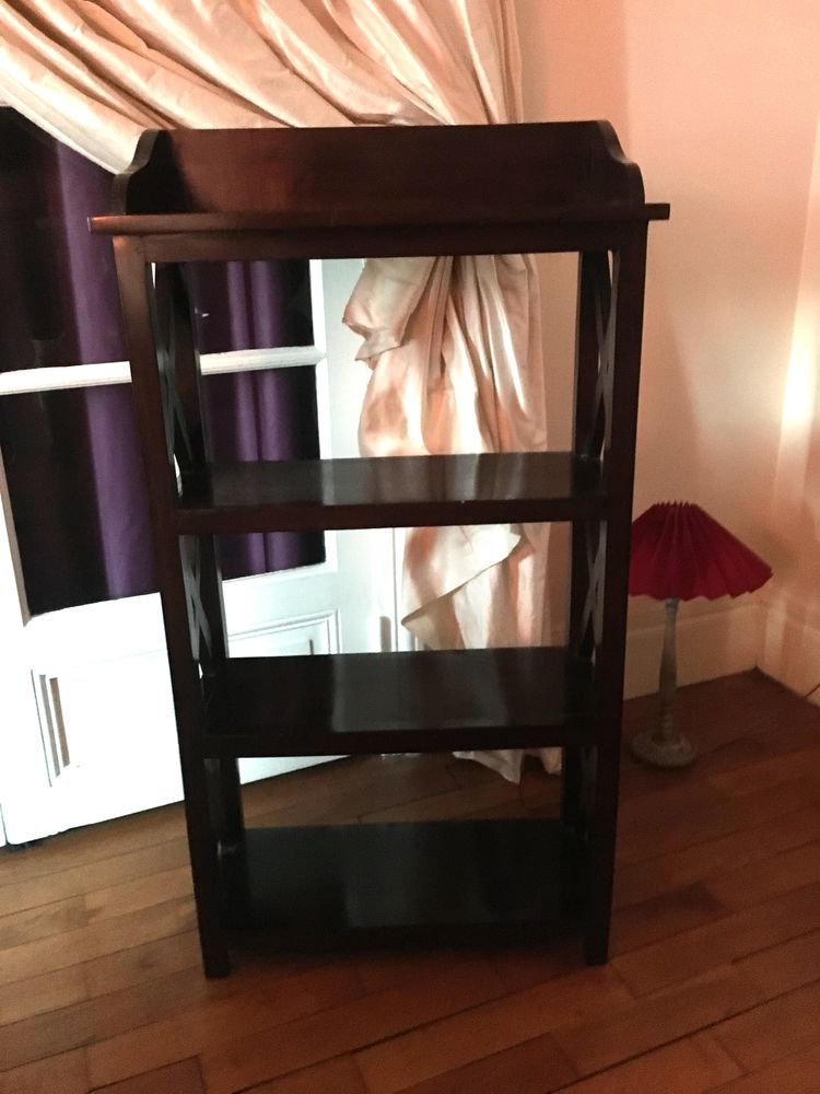 Etag�re pour livres en bois. A retirer sur place. 80 Paris 17 (75)