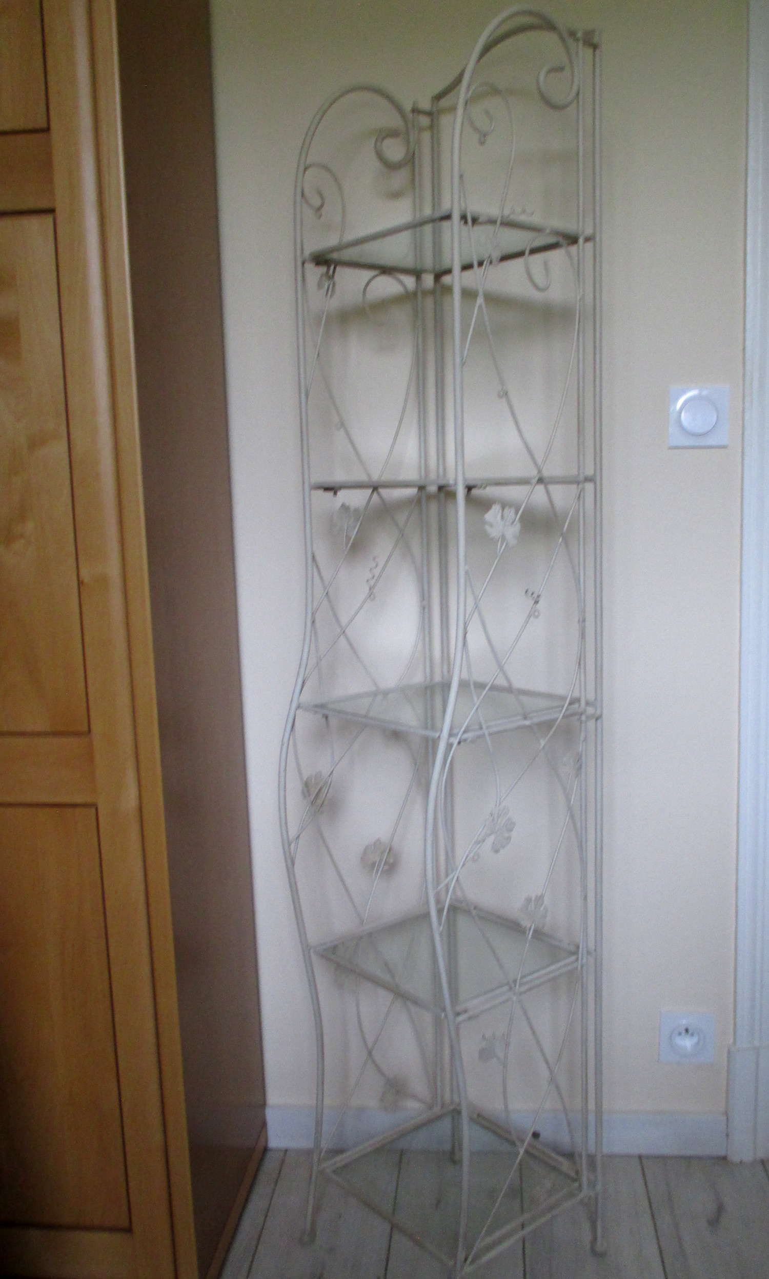 �tag�re fer/verre vintage �crues. Troc possible. 30 Saint-�lix-le-Ch�teau (31)