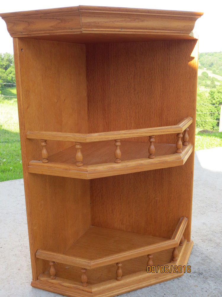 2 ETAGERES D'ANGLE CHENE MASSIF
0 Serpaize (38)