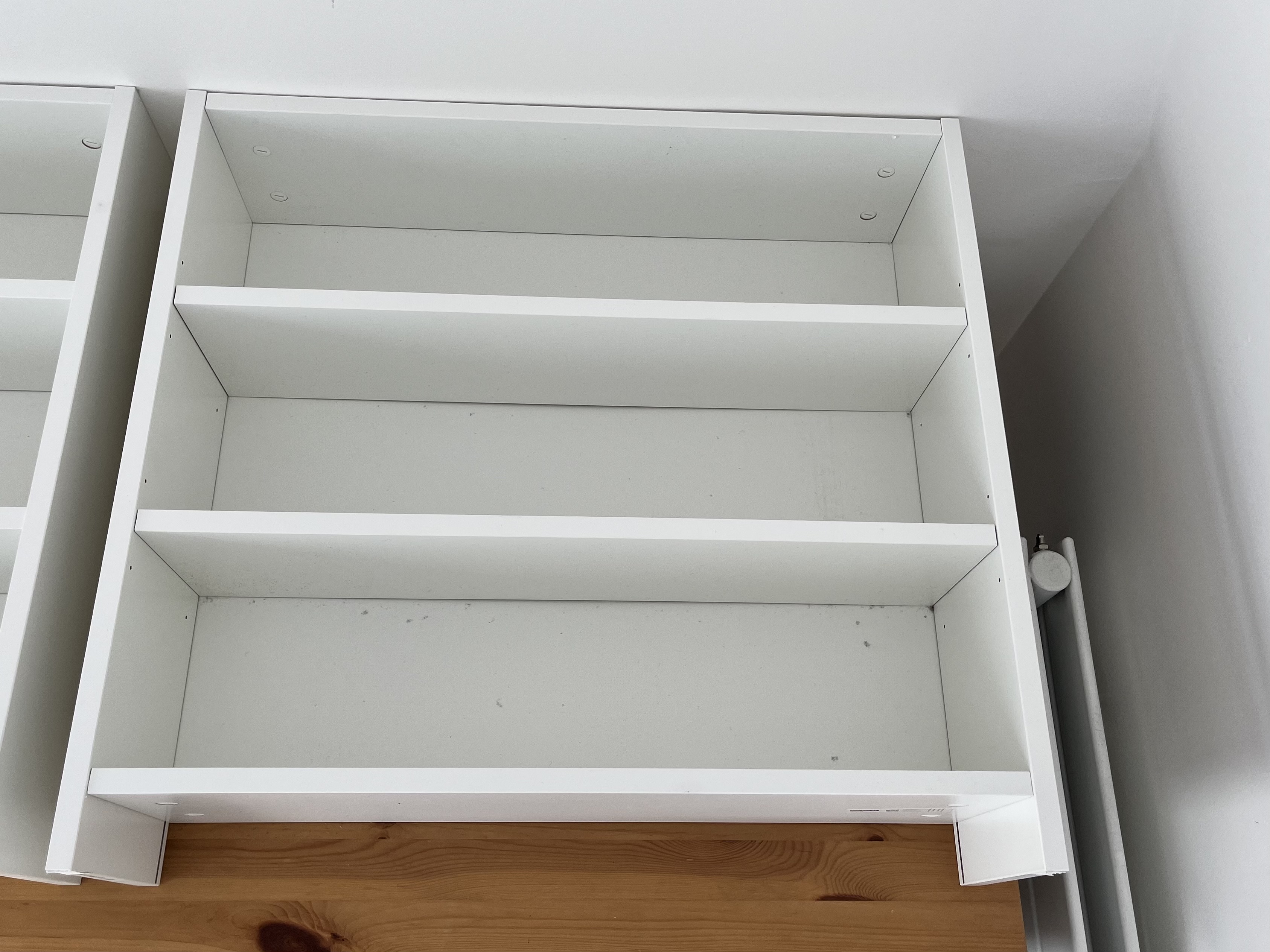 Etag�res blanches 20 Paris 17 (75)