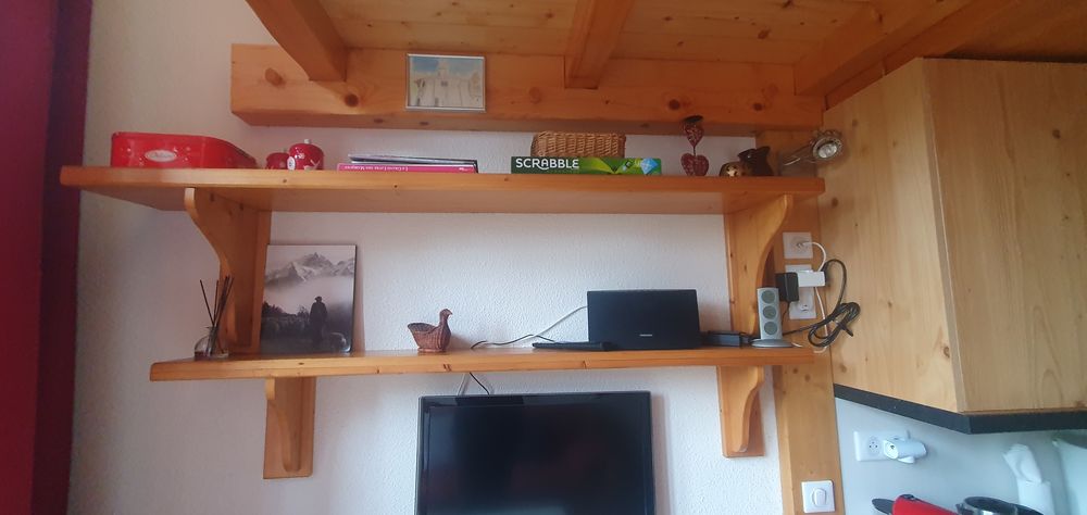 Etag�res en pin 40 Villette-sur-Ain (01)