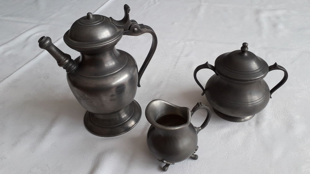 Lot d'ETAINS
75 Salon-de-Provence (13)