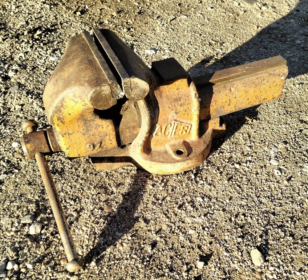 etau dolex 97 mors 150 ouv 190 mm 220 Saint-Jean-de-Fos (34)