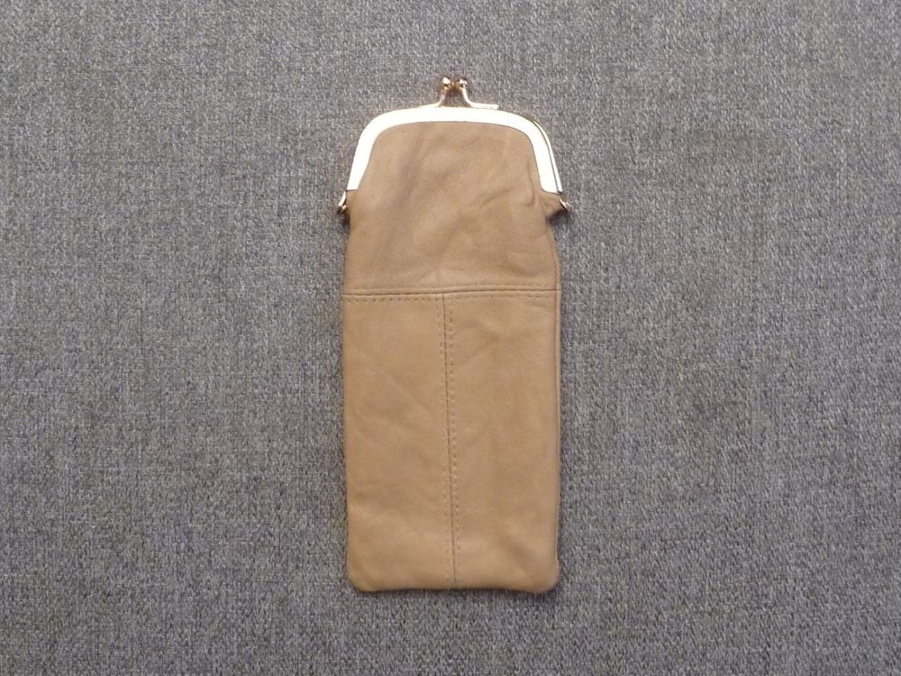 Etui � Lunette en Cuir Beige avec sa Fermeture � Clip Dor� 15 Paris 15 (75)