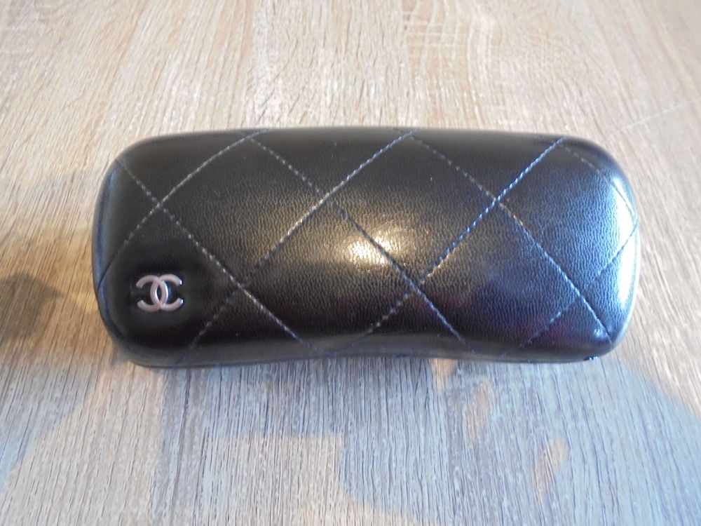 Etui � lunettes Chanel (27) 12 Tours (37)