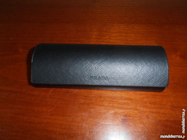 Etui � lunettes PRADA (27) 15 Tours (37)