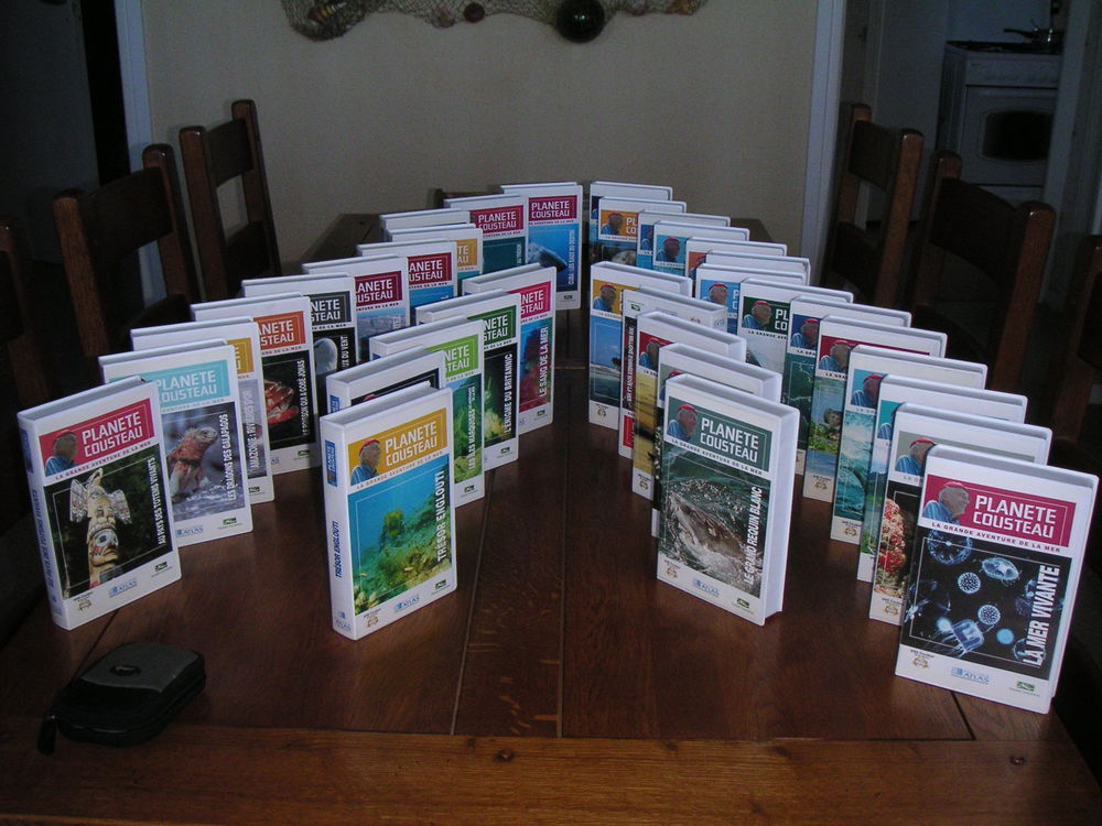 2 euros la cassettes impeccables VHS de PH . Cousteau 2 Le Havre (76)