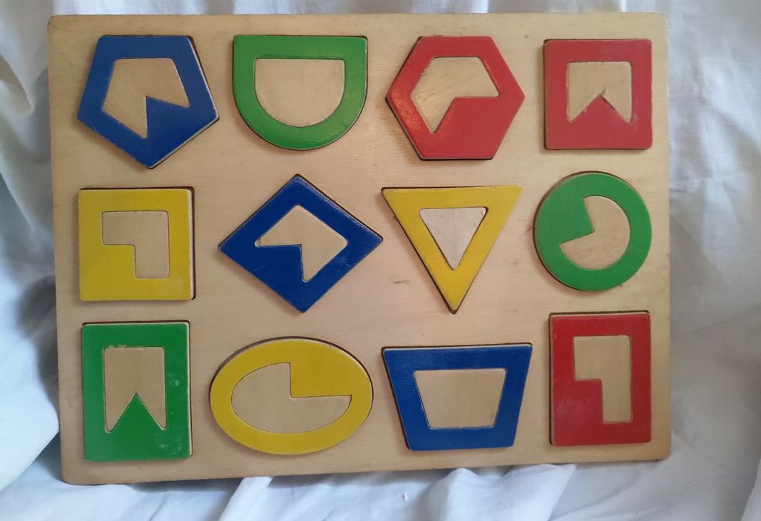 Jeu �veil formes g�om�triques en bois
4 Malesherbes (45)