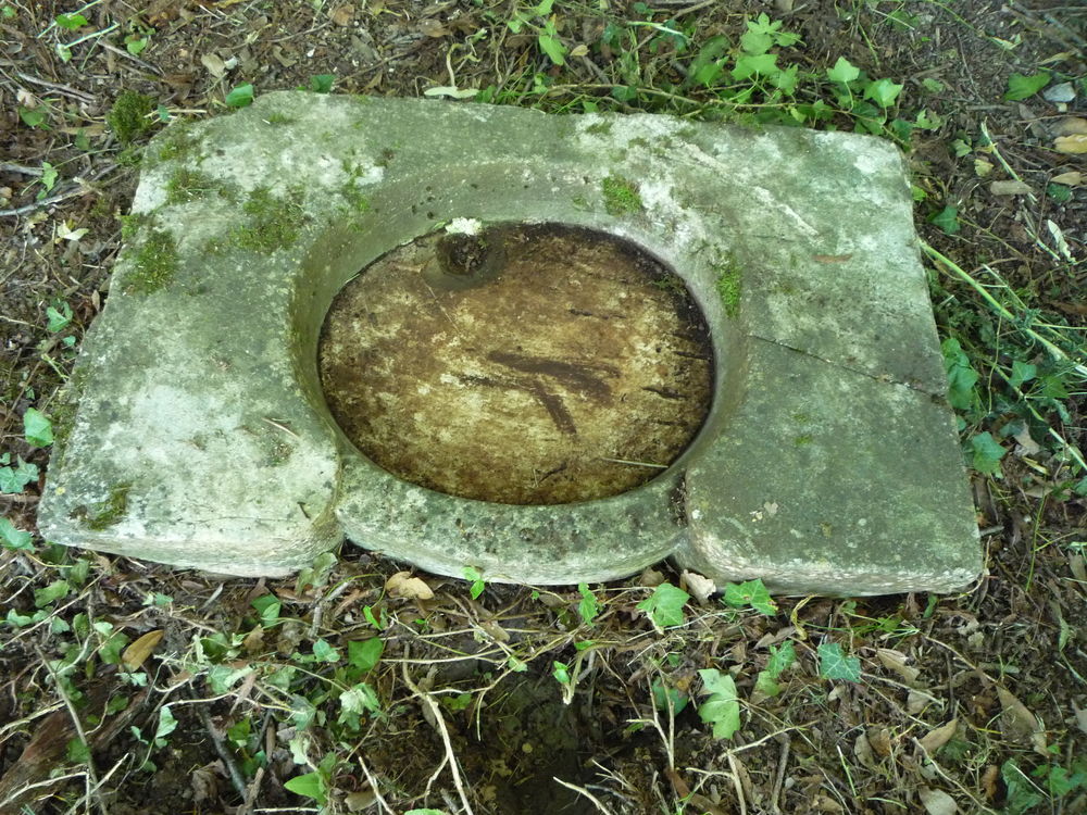 Evier en marbre monoxyle �poque Empire 265 Castres (81)