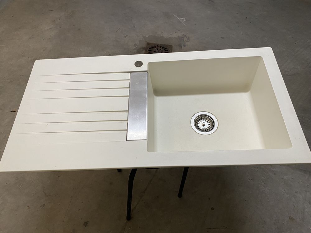 EVIER EN RESINE 15 Les Trois-�lets (97)