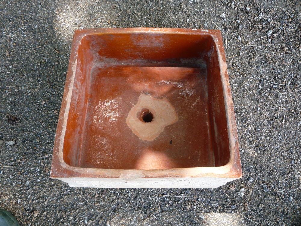 Evier en terre verniss�e (G) (GL)
Castelnaudary 45 Castres (81)