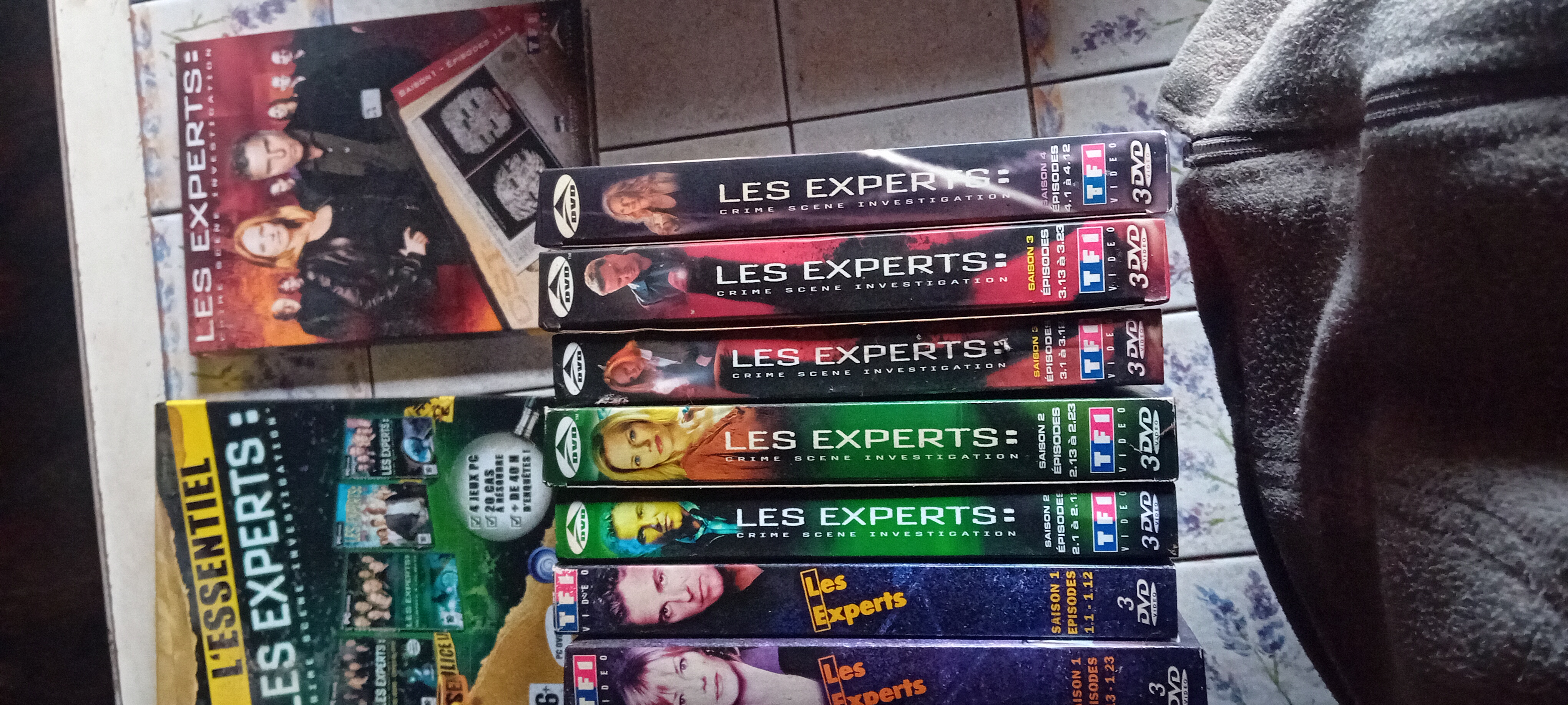 Dvd les experts 20 Chambost-Longessaigne (69)