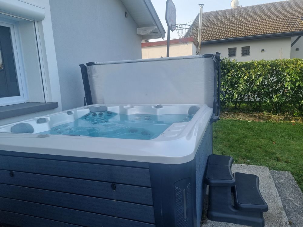 SPA ext�rieur premium excellent �tat 9000 Beaumont (74)
