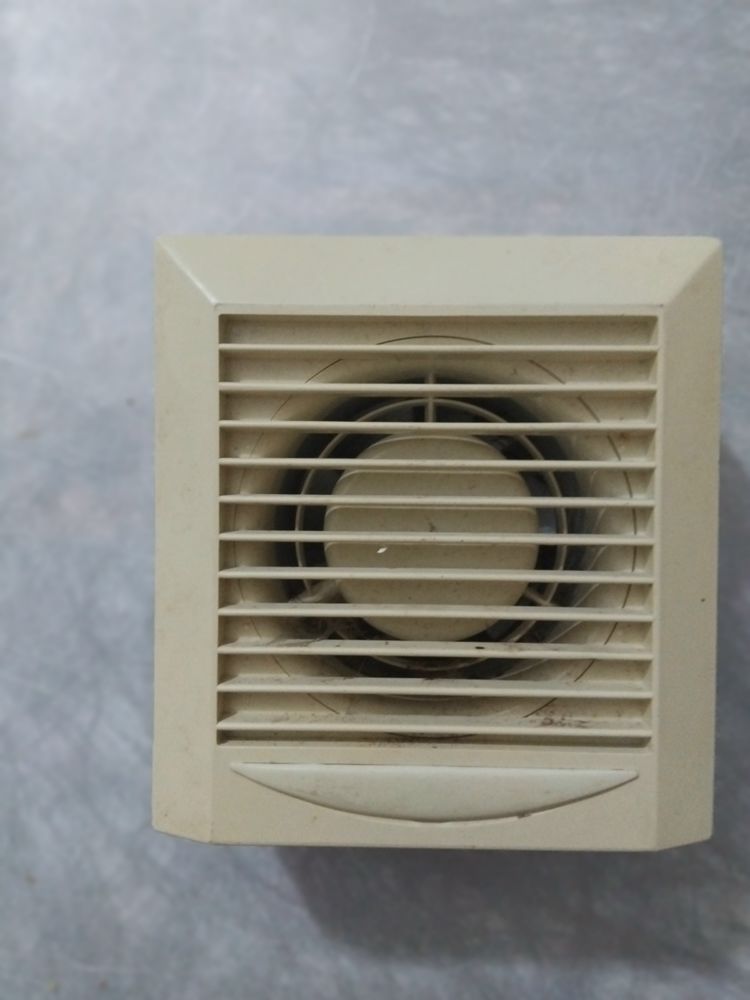 EXTRACTEUR DE VAPEURS, BUEES, ODEURES ... 25 Marignier (74)