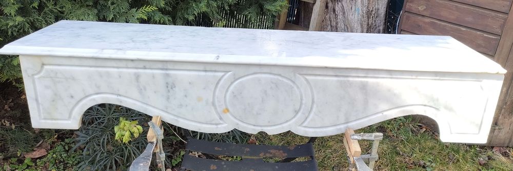 Fa�ade de chemin�e en marbre blanc 150 Peyroules (04)